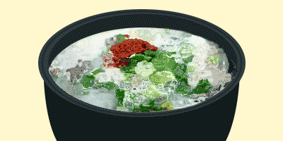 팔팔 끓는 순대국밥